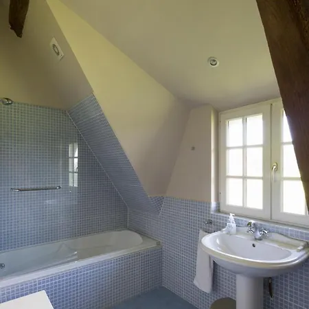 Saint-maclou Chateau Sleeps 28 Pool 度假居